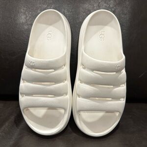 UGG Kids White Cushioned Slide Sandals